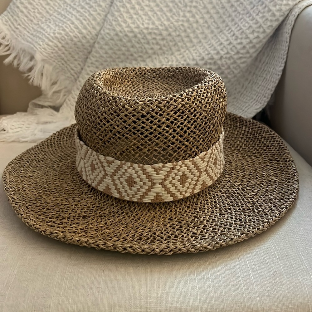 Straw beach hat